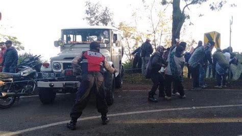 Kronologi Mobil Jip Terjun Bebas Ke Jurang Di Bromo Orang Tewas