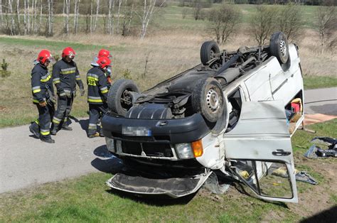 Kierowca Busa Z E Ku Robi Si Pod Olsztynem Wypadek Busa