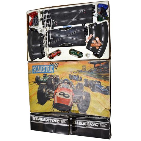 Lot 35 - Scalextric slot-car racing set 75 Grand Prix,