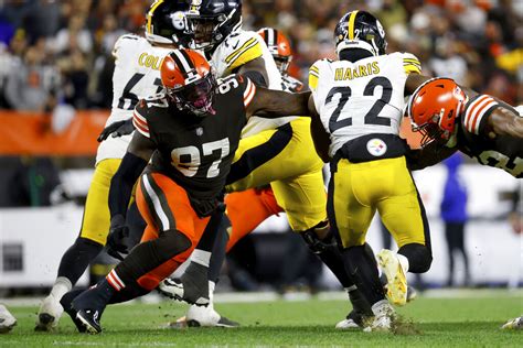 Potential Start Time For Browns Vs Steelers Week 18 Matchup Revealed