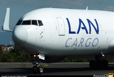 Cc Czz Lan Cargo Boeing F Er Aviacioncr Net