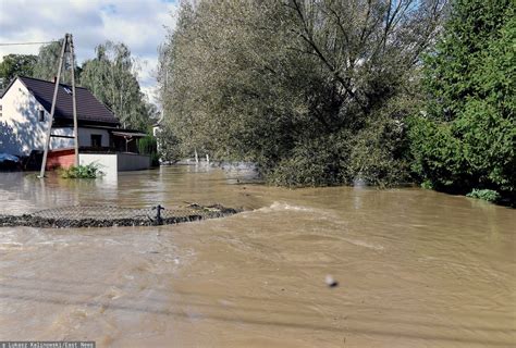 Dramatyczne Skutki Powodzi Policja Potwierdzi A E S Ofiary