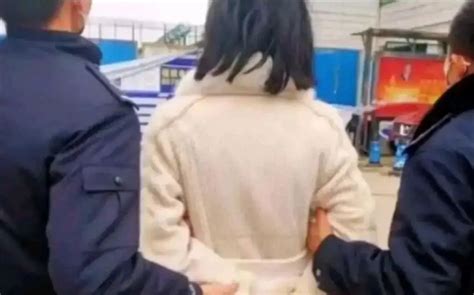 “她潜伏了27年”，江西幼儿园老师被警方逮捕，家长得知她真实身份，吓得直冒冷汗！人贩子新浪财经新浪网