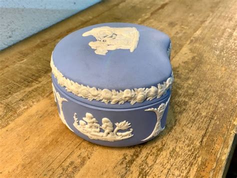 WEDGWOOD ENGLAND VINTAGE DECKELDOSE BISQUIT PORZELLAN Kaufen Auf Ricardo