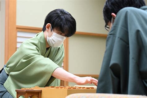 読売新聞写真部 On Twitter 第34期竜王戦七番勝負第3局・豊島将之竜王－藤井聡太三冠 藤井三冠が豊島竜王に勝ち、シリーズ3