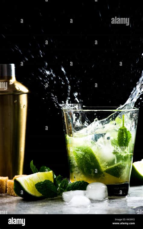 Dynamic High Speed Mojito Coctail Splash On Bar Stock Photo Alamy