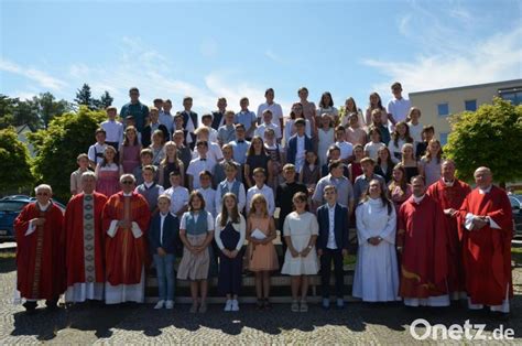 Junge Christen empfangen in Vohenstrauß das Firmsakrament Onetz