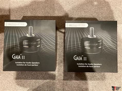 Isoacoustics Gaia Ii Speaker Isolators Plus Carpet Spikes Set