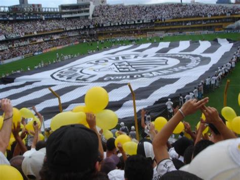 BANDEIRÃO DA TORCIDA JOVEM Santos vila belmiro ANTONIO CAVENAGHI