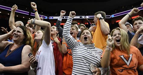 Uva Fans Celebrate In Charlottesville With Minneapolis Bound Hoops Team Streaking The Lawn