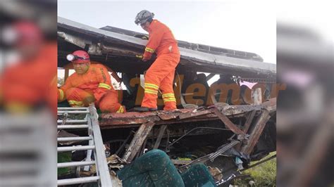 Muertos Y Heridos En Choque Entre Autob S Y Volquete Telemar