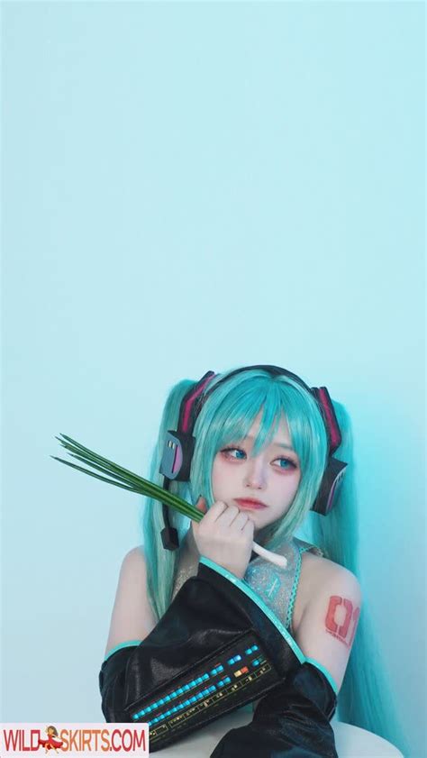 Min Cosplay Min M M Min Min Cosplay Nude Instagram Leaked Photo