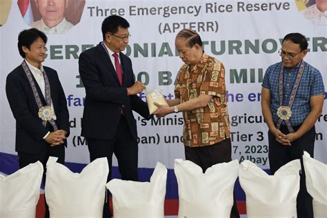 Da Dswd Accept Mt Rice Donation From Japan For Mayon Affected