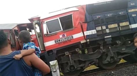 Dua Kereta Api Batu Bara Tabrakan Di Stasiun Rengas Lampung Lidik Lampung