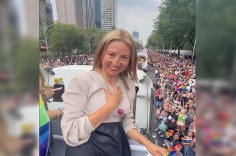 Mafe Walker Aparece En Desfile Del Orgullo Hablando Alienígena E