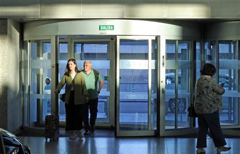 El aeropuerto de Vigo reabre tras las obras de remodelación de su pista