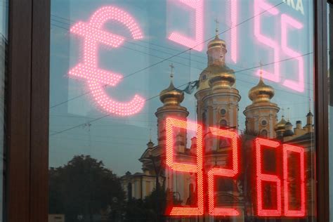 Минфин с 15 января возобновил продажу валюты: в чём смысл