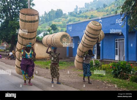 Woman Carrying Baskets On Back Hi Res Stock Photography And Images Alamy