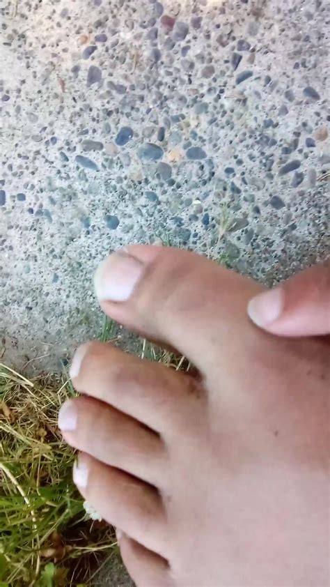 Stinky Feet On A Hot Day ThisVid