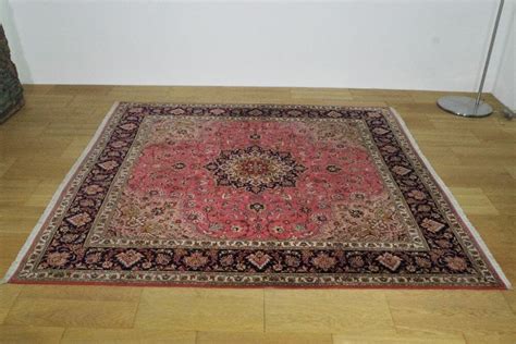 Fine Hand Knotted Middle Eastern Tabriz Carpet With Fringes 2000s