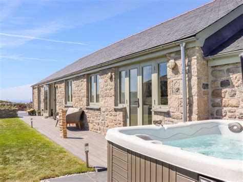 22 Best Large Holiday Homes in Cornwall (2022 & 2023 Guide)