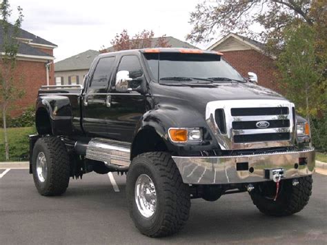 Big Ford Trucks: Advantages and Specialties of 4x4 Pickup Trucks