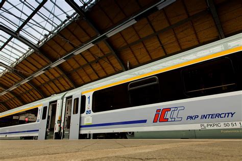 Transport org pl PKP Intercity ogłosiło trzy przetargi na zakup i