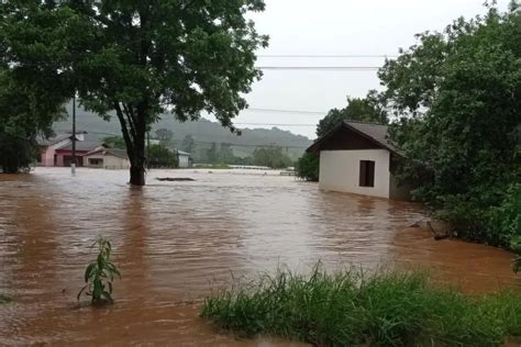 Fortes Chuvas Atingem O Rio Grande Do Sul E Deixam Moradores Sem