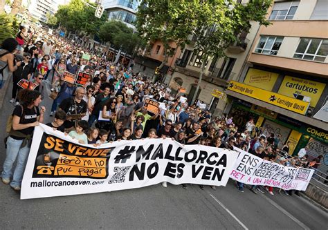 Mallorca Tausende Protestieren Gegen Massentourismus