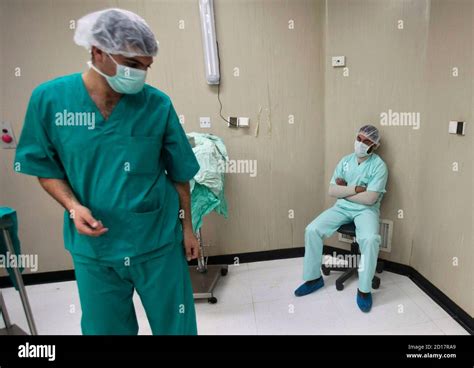 Palestinian Doctor Training Hi Res Stock Photography And Images Alamy