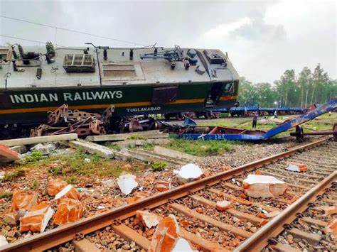 2 Goods Train Collide At Onda Railway Station In West Bengal News