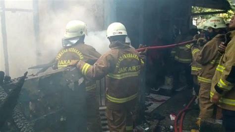 Warung Makan Di Kebayoran Baru Terbakar Kerugian Mencapai Rp 100 Juta