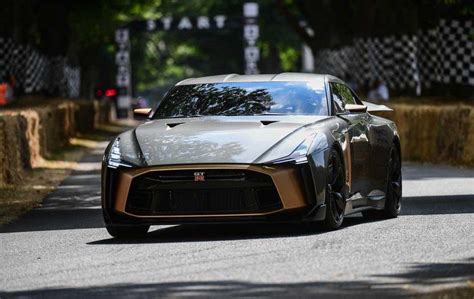 Nissan Gt R By Italdesign Looks Great Flying Up Goodwood Hill Climb