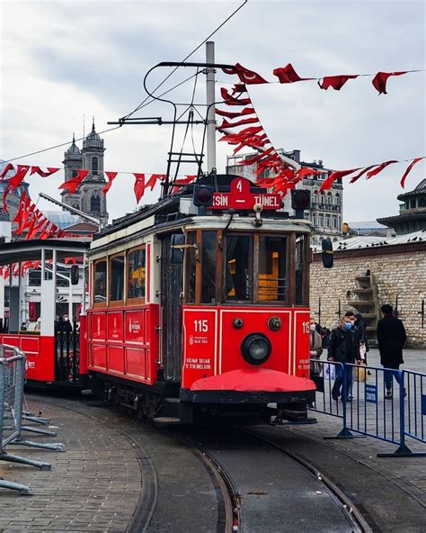 Taksim Meydan Nda Nostaljik Tramvay Tablosu Tablocum Online