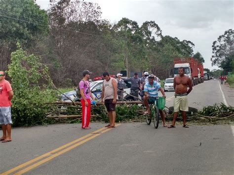 G Grupo Protesta Por Qualidade Da Gua E Fecha A Es Em Aracruz