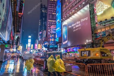 Night Times Square in New York – Stock Editorial Photo © jovannig #85440356