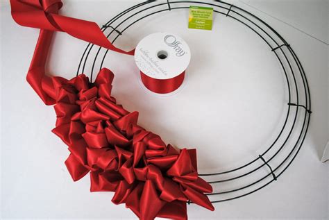 Tutorial: How to Make a Ribbon Loop Wreath - The Party Teacher