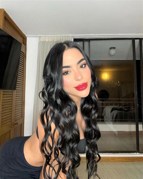 Valentina Abello Prada | look me in the eyes 🖤 | Instagram