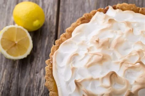 Lemon Meringue Pie With Graham Cracker Crust Easy Recipe Cake Decorist