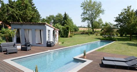 Le Couloir De Nage Une Piscine Aux Grandes Dimensions