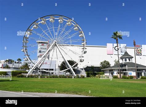 LONG BEACH CALIFORNIA 3 OCT 2022 The Pike Ferris Wheel And Historic