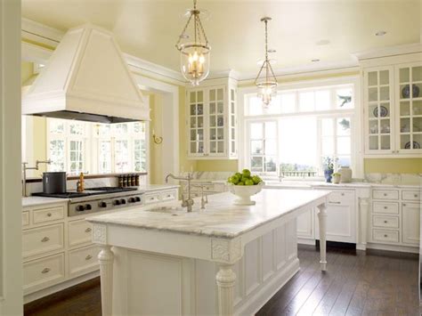 White Kitchen Cabinets With Yellow Walls Things In The Kitchen