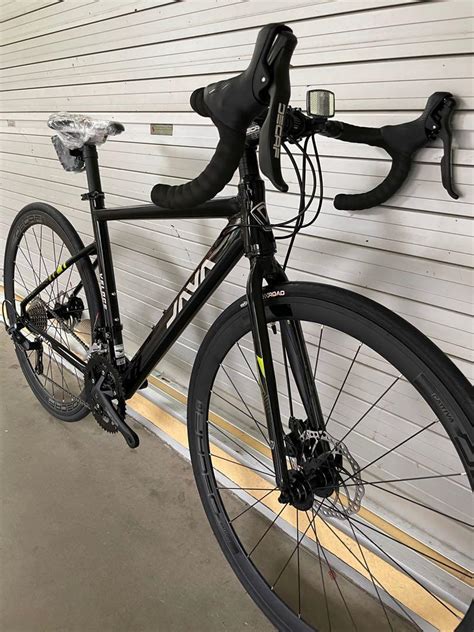 Java Veloce Road Bike 700c Glossy Black Sports Equipment Bicycles