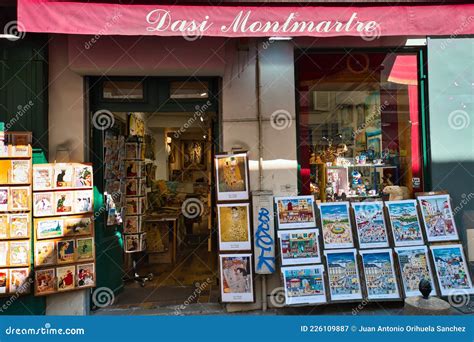 Fachada De Una Típica Tienda De Montmartre Un Lugar Ideal Para Hacer Turismo En París