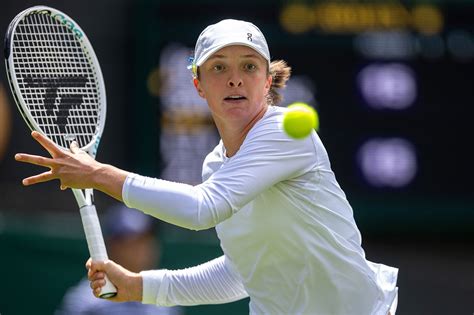 Wimbledon Swiatek Overcomes China S Zhu Pegula Garcia Too Reach