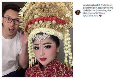 Dewi Perssik Manglingi Pakai Busana Pengantin Adat Padang Dan Bali