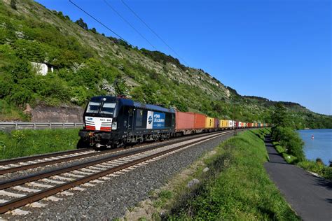 Mit einem bunten Containerzug eilte am 05 Mai 2018 für Wiener