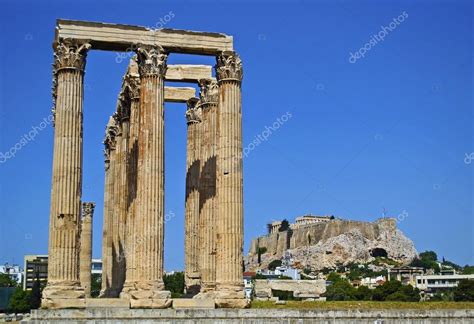 Acrópolis y el templo de Zeus olímpico en Atenas Grecia 2022