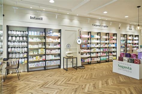 Dise O Y Reforma De Farmacias Modernas Concep By Glintt