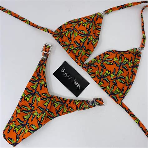 Posing Bikini Fitness Wellness Master Bikinis Bikinis De Competencia